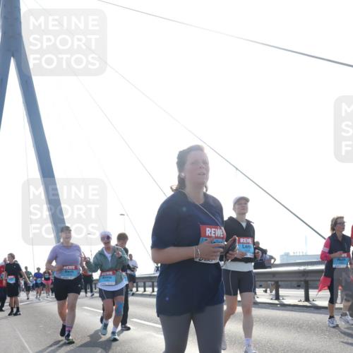 03.10.2026 - Köhlbrandbrückenlauf Tim E. http://msf.ph/oto/10621100 03.10.2026 09:40:06 Position 1 157 meine-sportfotos.de