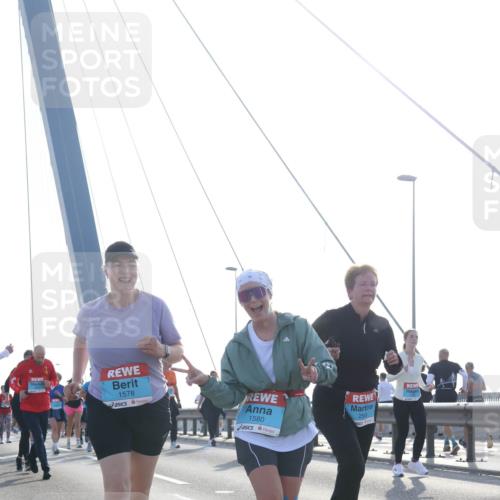 03.10.2026 - Köhlbrandbrückenlauf Tim E. http://msf.ph/oto/10621104 03.10.2026 09:40:07 Position 1 1578, 1580 meine-sportfotos.de
