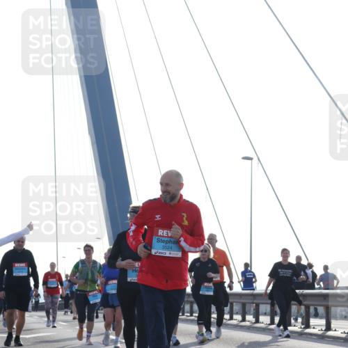 03.10.2026 - Köhlbrandbrückenlauf Tim E. http://msf.ph/oto/10621132 03.10.2026 09:40:10 Position 1 3524 meine-sportfotos.de