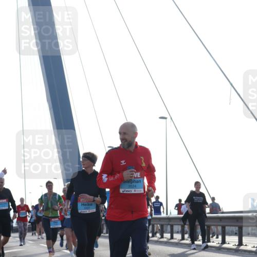 03.10.2026 - Köhlbrandbrückenlauf Tim E. http://msf.ph/oto/10621138 03.10.2026 09:40:10 Position 1 3407, 3524 meine-sportfotos.de