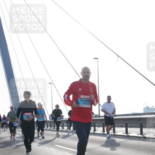 03.10.2026 - Köhlbrandbrückenlauf Tim E. http://msf.ph/oto/10621159 03.10.2026 09:40:11 Position 1 3524 meine-sportfotos.de