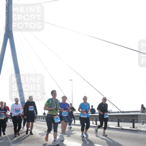 03.10.2026 - Köhlbrandbrückenlauf Tim E. http://msf.ph/oto/10621203 03.10.2026 09:40:16 Position 1  meine-sportfotos.de