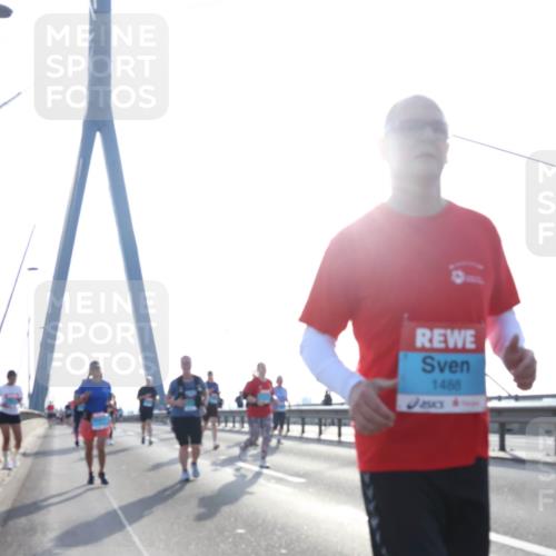 03.10.2026 - Köhlbrandbrückenlauf Tim E. http://msf.ph/oto/10621241 03.10.2026 09:40:20 Position 1 1488 meine-sportfotos.de