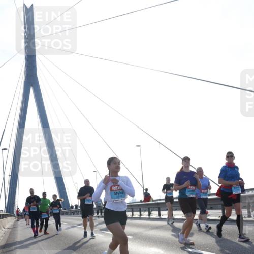 03.10.2026 - Köhlbrandbrückenlauf Tim E. http://msf.ph/oto/10621275 03.10.2026 09:40:24 Position 1 3416 meine-sportfotos.de
