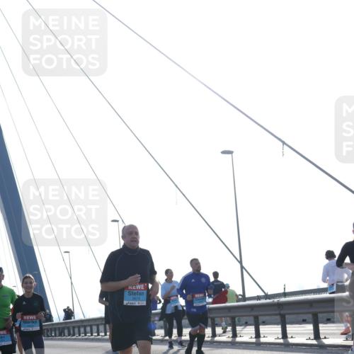 03.10.2026 - Köhlbrandbrückenlauf Tim E. http://msf.ph/oto/10621279 03.10.2026 09:40:25 Position 1 3679 meine-sportfotos.de