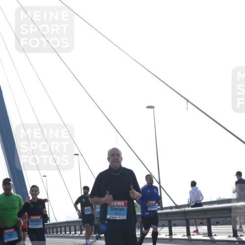 03.10.2026 - Köhlbrandbrückenlauf Tim E. http://msf.ph/oto/10621292 03.10.2026 09:40:26 Position 1 3679 meine-sportfotos.de