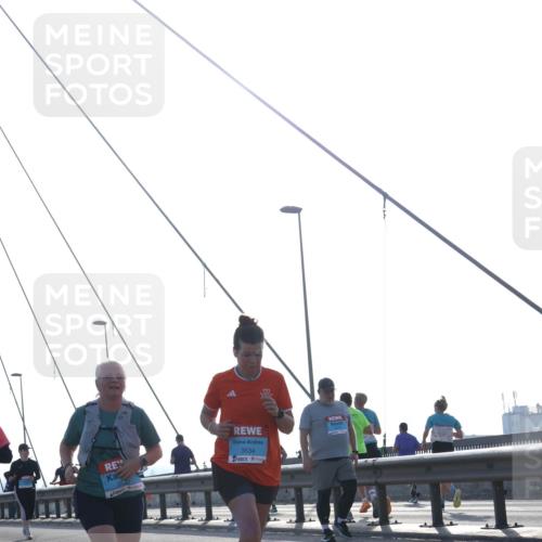 03.10.2026 - Köhlbrandbrückenlauf Tim E. http://msf.ph/oto/10621356 03.10.2026 09:40:31 Position 1 353, 3534 meine-sportfotos.de