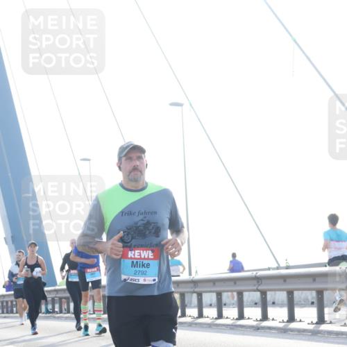 03.10.2026 - Köhlbrandbrückenlauf Tim E. http://msf.ph/oto/10621397 03.10.2026 09:40:37 Position 1 2792 meine-sportfotos.de