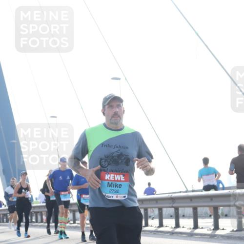03.10.2026 - Köhlbrandbrückenlauf Tim E. http://msf.ph/oto/10621405 03.10.2026 09:40:37 Position 1 2792 meine-sportfotos.de