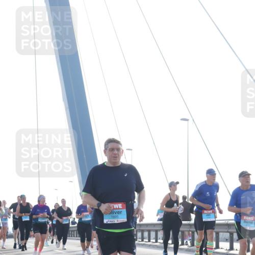 03.10.2026 - Köhlbrandbrückenlauf Tim E. http://msf.ph/oto/10621423 03.10.2026 09:40:41 Position 1 1895, 1494 meine-sportfotos.de