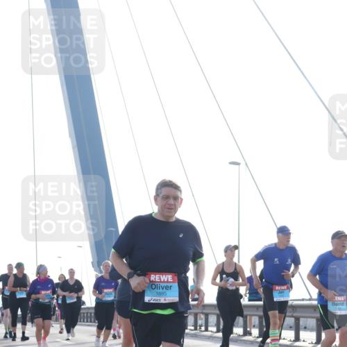 03.10.2026 - Köhlbrandbrückenlauf Tim E. http://msf.ph/oto/10621431 03.10.2026 09:40:41 Position 1 1895, 1494 meine-sportfotos.de