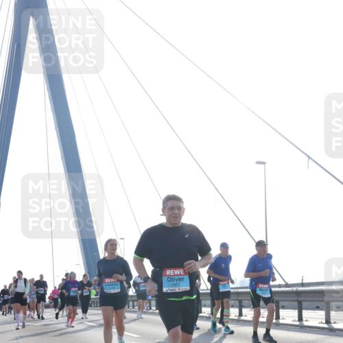 03.10.2026 - Köhlbrandbrückenlauf Tim E. http://msf.ph/oto/10621439 03.10.2026 09:40:42 Position 1 1895 meine-sportfotos.de