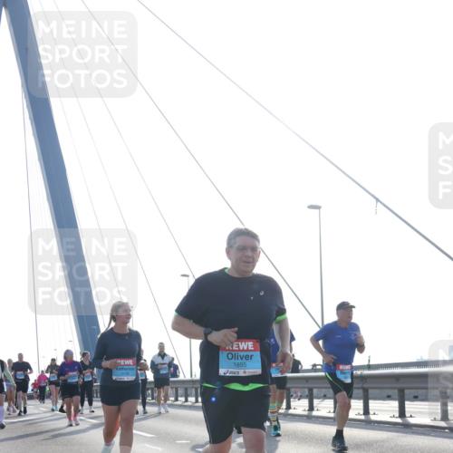 03.10.2026 - Köhlbrandbrückenlauf Tim E. http://msf.ph/oto/10621443 03.10.2026 09:40:43 Position 1 3176, 1895 meine-sportfotos.de