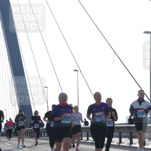 03.10.2026 - Köhlbrandbrückenlauf Tim E. http://msf.ph/oto/10621483 03.10.2026 09:40:47 Position 1 3681, 3590, 2142 meine-sportfotos.de