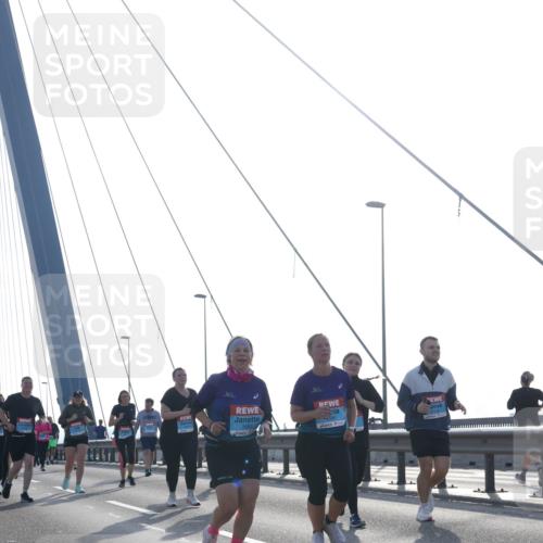 03.10.2026 - Köhlbrandbrückenlauf Tim E. http://msf.ph/oto/10621490 03.10.2026 09:40:48 Position 1  meine-sportfotos.de