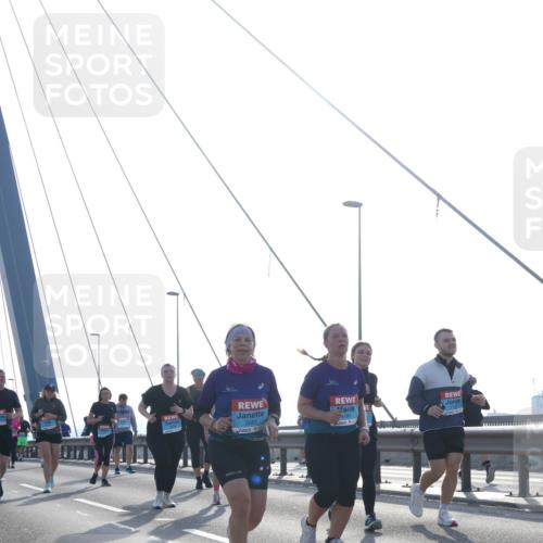 03.10.2026 - Köhlbrandbrückenlauf Tim E. http://msf.ph/oto/10621495 03.10.2026 09:40:48 Position 1 214 meine-sportfotos.de