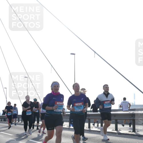 03.10.2026 - Köhlbrandbrückenlauf Tim E. http://msf.ph/oto/10621502 03.10.2026 09:40:48 Position 1 3681, 21, 3590 meine-sportfotos.de