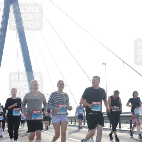 03.10.2026 - Köhlbrandbrückenlauf Tim E. http://msf.ph/oto/10621532 03.10.2026 09:40:54 Position 1 2795, 2793, 3538 meine-sportfotos.de