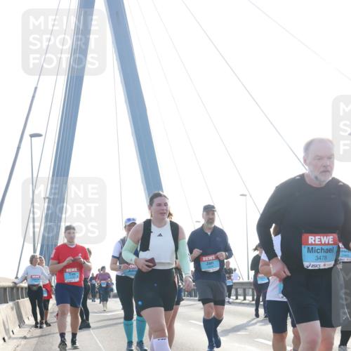 03.10.2026 - Köhlbrandbrückenlauf Tim E. http://msf.ph/oto/10621617 03.10.2026 09:41:01 Position 1 1629, 3478, 2465 meine-sportfotos.de
