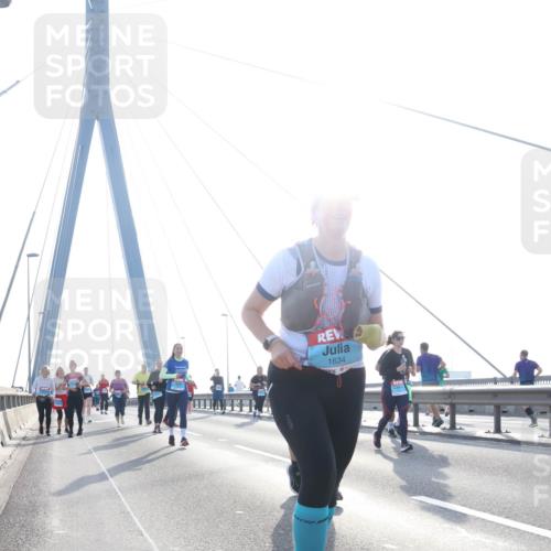 03.10.2026 - Köhlbrandbrückenlauf Tim E. http://msf.ph/oto/10621645 03.10.2026 09:41:04 Position 1 1634 meine-sportfotos.de