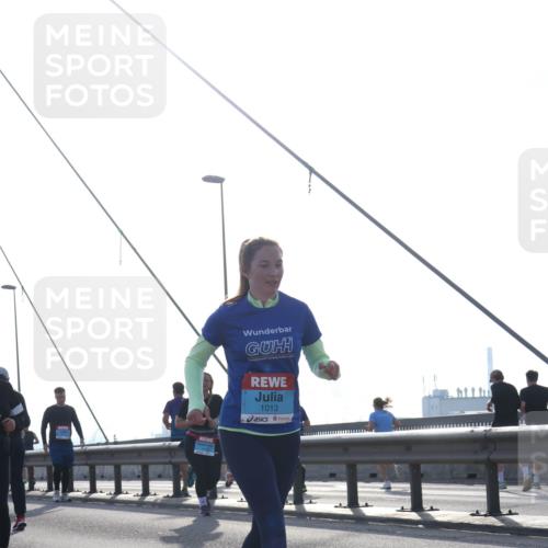 03.10.2026 - Köhlbrandbrückenlauf Tim E. http://msf.ph/oto/10621677 03.10.2026 09:41:07 Position 1 1013 meine-sportfotos.de