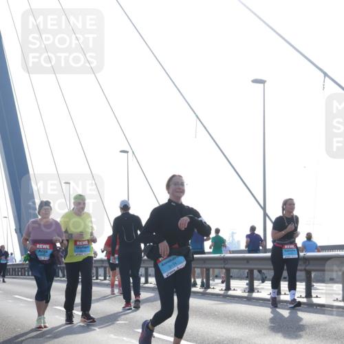 03.10.2026 - Köhlbrandbrückenlauf Tim E. http://msf.ph/oto/10621686 03.10.2026 09:41:08 Position 1 3151 meine-sportfotos.de