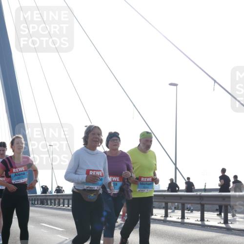 03.10.2026 - Köhlbrandbrückenlauf Tim E. http://msf.ph/oto/10621719 03.10.2026 09:41:10 Position 1 2272, 5083, 3244 meine-sportfotos.de