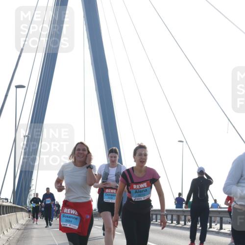 03.10.2026 - Köhlbrandbrückenlauf Tim E. http://msf.ph/oto/10621728 03.10.2026 09:41:11 Position 1 3684, 3238, 2272 meine-sportfotos.de