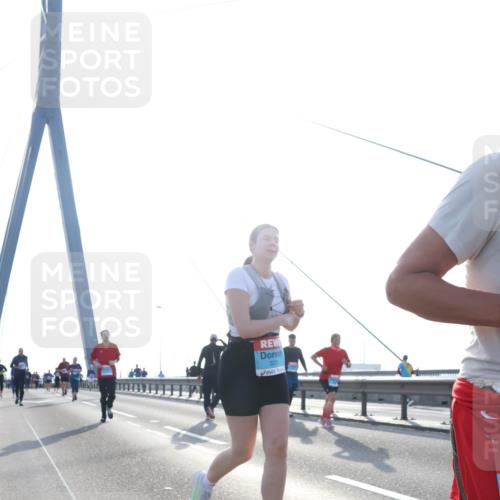03.10.2026 - Köhlbrandbrückenlauf Tim E. http://msf.ph/oto/10621756 03.10.2026 09:41:14 Position 1 323 meine-sportfotos.de