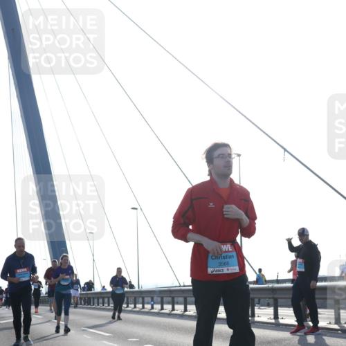 03.10.2026 - Köhlbrandbrückenlauf Tim E. http://msf.ph/oto/10621798 03.10.2026 09:41:18 Position 1 3568 meine-sportfotos.de