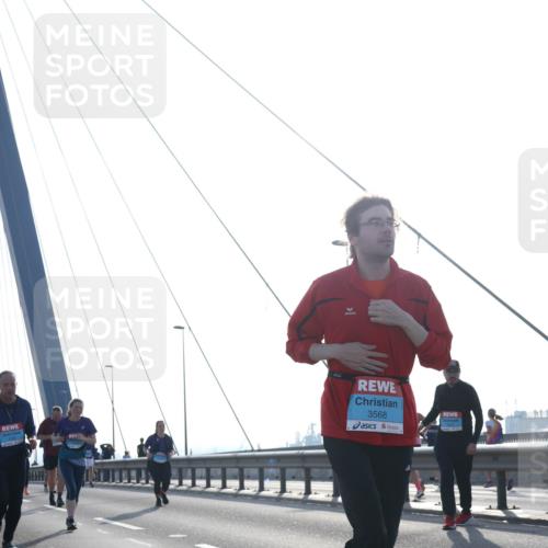 03.10.2026 - Köhlbrandbrückenlauf Tim E. http://msf.ph/oto/10625015 03.10.2026 09:41:18 Position 1 3568 meine-sportfotos.de