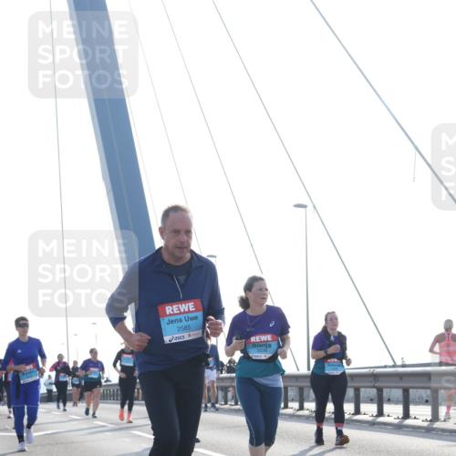 03.10.2026 - Köhlbrandbrückenlauf Tim E. http://msf.ph/oto/10625037 03.10.2026 09:41:20 Position 1 2585, 3598 meine-sportfotos.de
