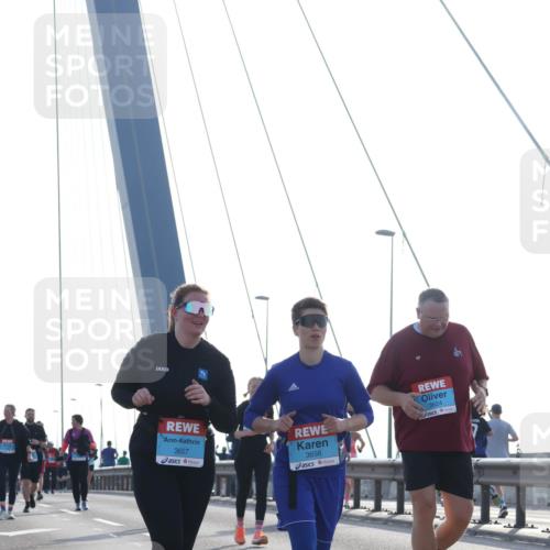 03.10.2026 - Köhlbrandbrückenlauf Tim E. http://msf.ph/oto/10625090 03.10.2026 09:41:23 Position 1 3657, 3656, 3624 meine-sportfotos.de