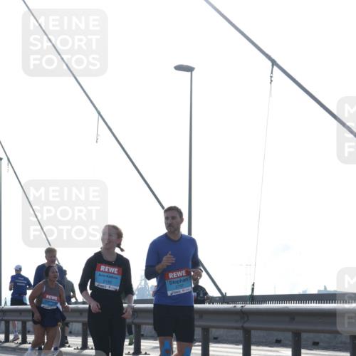 03.10.2026 - Köhlbrandbrückenlauf Tim E. http://msf.ph/oto/10625128 03.10.2026 09:41:27 Position 1 3180, 2797 meine-sportfotos.de