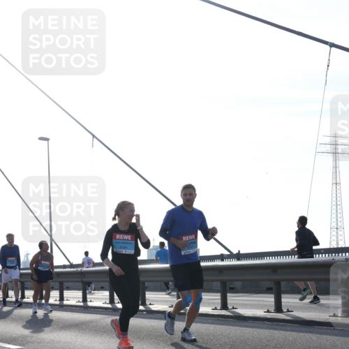03.10.2026 - Köhlbrandbrückenlauf Tim E. http://msf.ph/oto/10625165 03.10.2026 09:41:29 Position 1  meine-sportfotos.de