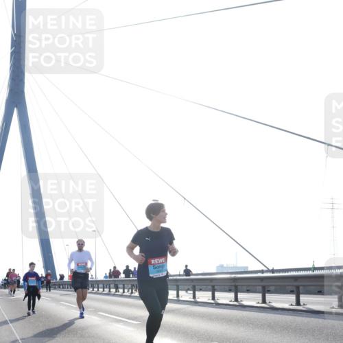 03.10.2026 - Köhlbrandbrückenlauf Tim E. http://msf.ph/oto/10625236 03.10.2026 09:41:36 Position 1  meine-sportfotos.de
