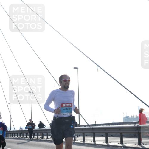 03.10.2026 - Köhlbrandbrückenlauf Tim E. http://msf.ph/oto/10625251 03.10.2026 09:41:38 Position 1 3497 meine-sportfotos.de