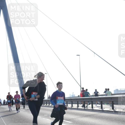03.10.2026 - Köhlbrandbrückenlauf Tim E. http://msf.ph/oto/10625287 03.10.2026 09:41:41 Position 1 1707 meine-sportfotos.de