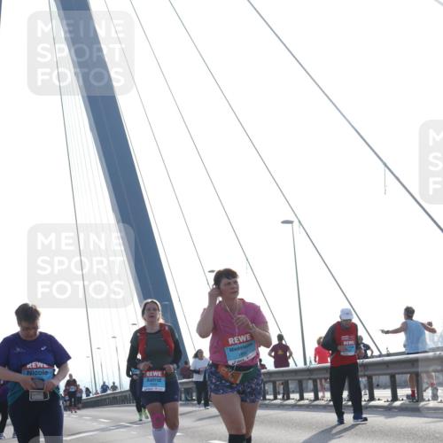 03.10.2026 - Köhlbrandbrückenlauf Tim E. http://msf.ph/oto/10625312 03.10.2026 09:41:44 Position 1 1852 meine-sportfotos.de