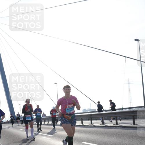 03.10.2026 - Köhlbrandbrückenlauf Tim E. http://msf.ph/oto/10625354 03.10.2026 09:41:47 Position 1  meine-sportfotos.de