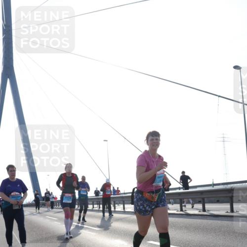 03.10.2026 - Köhlbrandbrückenlauf Tim E. http://msf.ph/oto/10625362 03.10.2026 09:41:47 Position 1 1111 meine-sportfotos.de