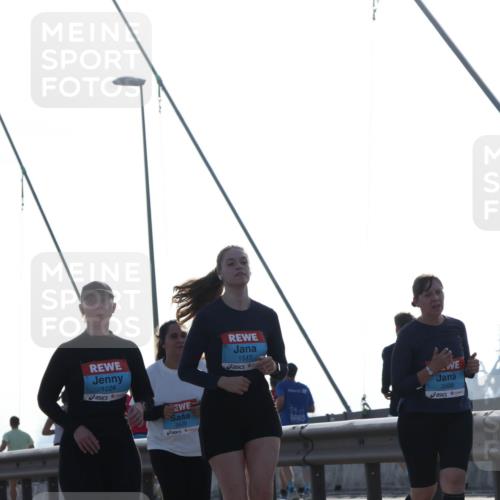 03.10.2026 - Köhlbrandbrückenlauf Tim E. http://msf.ph/oto/10625408 03.10.2026 09:41:51 Position 1 1024, 3520, 1517, 3508 meine-sportfotos.de