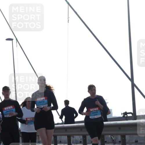 03.10.2026 - Köhlbrandbrückenlauf Tim E. http://msf.ph/oto/10625411 03.10.2026 09:41:52 Position 1 1517, 3508 meine-sportfotos.de