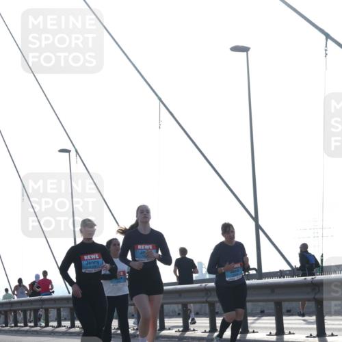03.10.2026 - Köhlbrandbrückenlauf Tim E. http://msf.ph/oto/10625415 03.10.2026 09:41:52 Position 1  meine-sportfotos.de
