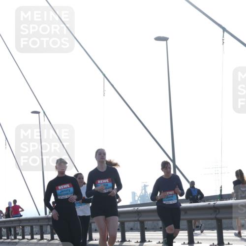 03.10.2026 - Köhlbrandbrückenlauf Tim E. http://msf.ph/oto/10625420 03.10.2026 09:41:53 Position 1 1024 meine-sportfotos.de