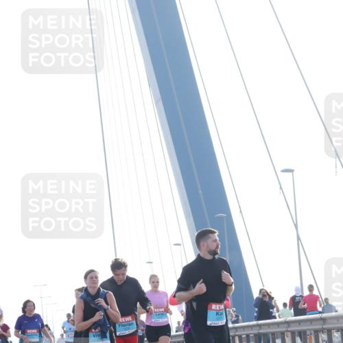 03.10.2026 - Köhlbrandbrückenlauf Tim E. http://msf.ph/oto/10625432 03.10.2026 09:41:54 Position 1 122, 1275, 1277 meine-sportfotos.de