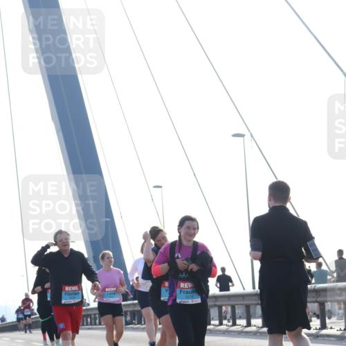 03.10.2026 - Köhlbrandbrückenlauf Tim E. http://msf.ph/oto/10625460 03.10.2026 09:41:57 Position 1 1278 meine-sportfotos.de