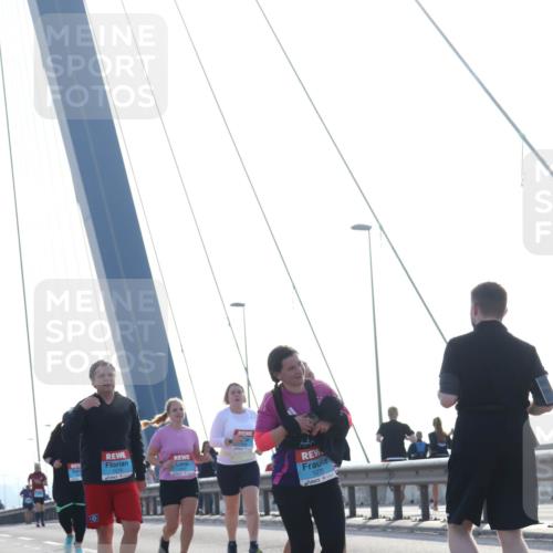 03.10.2026 - Köhlbrandbrückenlauf Tim E. http://msf.ph/oto/10625467 03.10.2026 09:41:57 Position 1 9, 1275, 1278 meine-sportfotos.de
