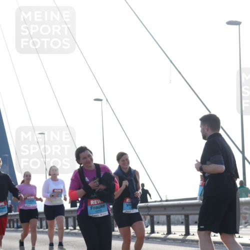 03.10.2026 - Köhlbrandbrückenlauf Tim E. http://msf.ph/oto/10625481 03.10.2026 09:41:58 Position 1 1278 meine-sportfotos.de