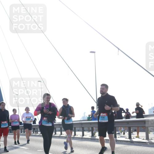 03.10.2026 - Köhlbrandbrückenlauf Tim E. http://msf.ph/oto/10625488 03.10.2026 09:41:59 Position 1 1277 meine-sportfotos.de